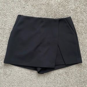 Black skort